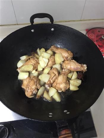 土豆烧鸡翅的做法步骤3