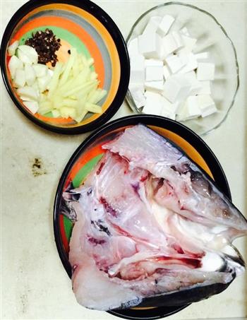 红烧豆腐胖头鱼的做法步骤1
