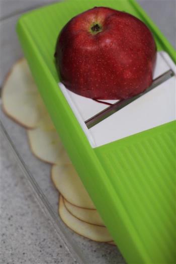 肉桂烤苹果脆片的做法步骤1
