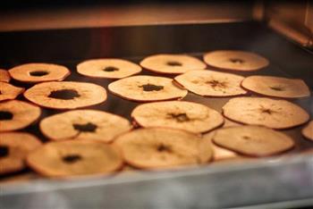 肉桂烤苹果脆片的做法步骤2