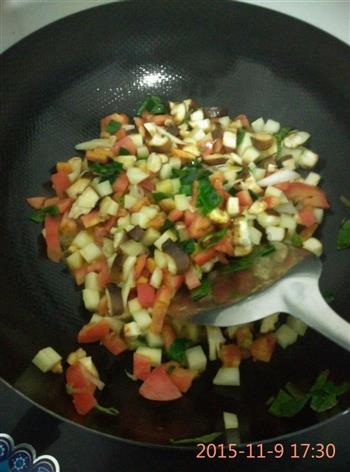 西红柿土豆香菇蛋炒饭的做法图解3