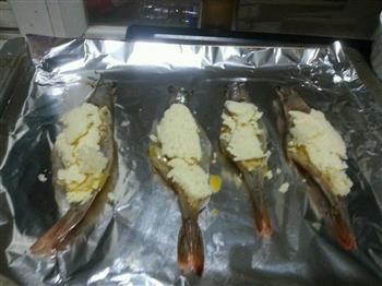 芝士蒜蓉烤虾的做法步骤5