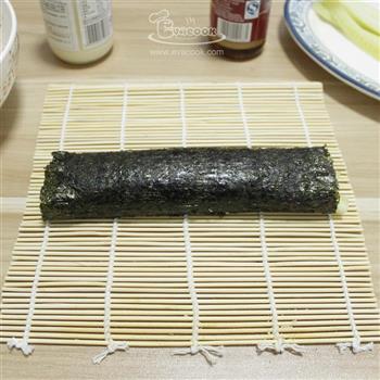 金枪鱼紫菜包饭的做法步骤7