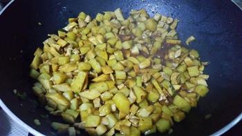 宫保杏鲍菇、土豆丁的做法步骤6