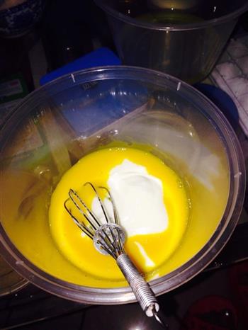 酸奶蒸蛋糕的做法步骤2