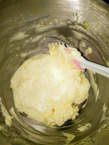 坚果碎奶油霜蛋糕的做法图解3