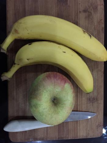 香蕉苹果奶昔的做法步骤1