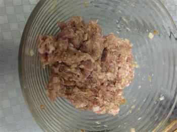 健康蒸菜—千张杏鲍菇肉卷的做法步骤2