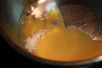 焦糖豆浆戚风蛋糕水果裸蛋糕的做法步骤2