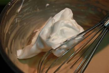 焦糖豆浆戚风蛋糕水果裸蛋糕的做法步骤8