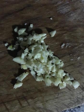 蒜香豇豆炒肉的做法步骤3