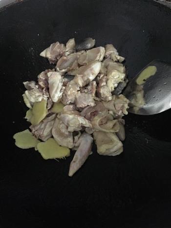 香菇炖鸡的做法步骤2