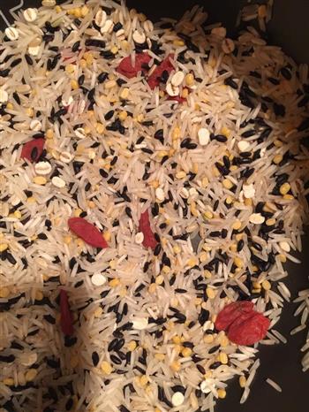 五彩米饭的做法图解1