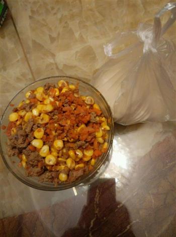 玉米饺子的做法步骤2