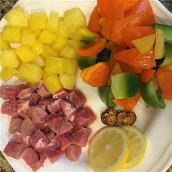 粤菜-菠萝咕噜肉的做法步骤1