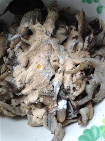 香酥椒盐蘑菇 美味赛炸肉的做法步骤4