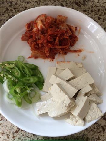 韩式海蛎子泡菜汤的做法步骤2