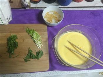 鸡蛋香菜虾米煎饼的做法步骤2