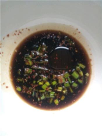 酸辣饺子热汤面的做法步骤3