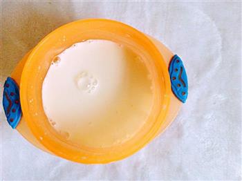 椰丝牛奶小方糕的做法步骤2
