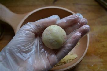 葱蒜蛋卷版黑椒火腿土豆泥球的做法步骤8