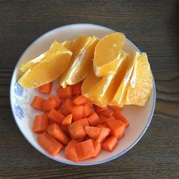 胡萝卜柳橙汁的做法步骤1