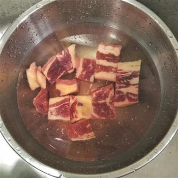 番茄牛腩煲-饭扫光的节奏的做法步骤1