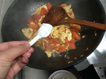 略甜的西红柿炒鸡蛋的做法步骤3