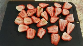 草莓戚风蛋糕的做法图解15