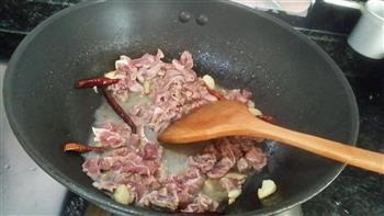 酸菜炒牛肉的做法图解5