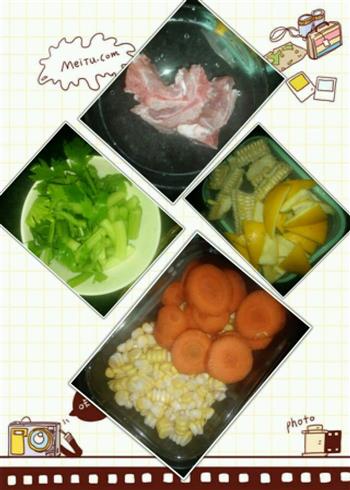 红萝卜玉米排骨汤的做法步骤1