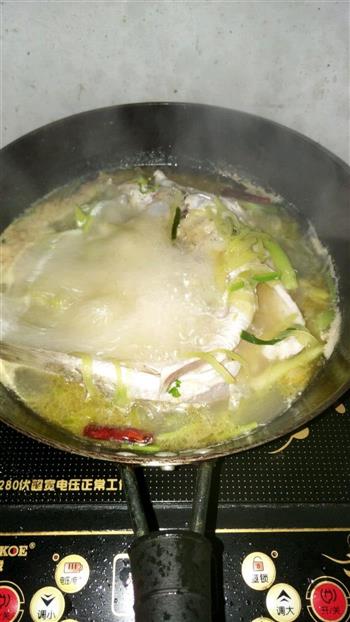 靠海吃海鲜-清香鲻鱼汤的做法步骤4
