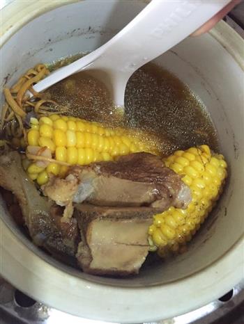 虫草花干贝玉米汤的做法步骤3