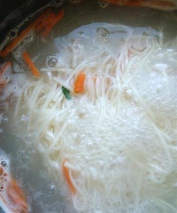 菠菜蛤蜊鲜汤面的做法图解3
