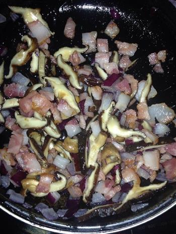 意式培根香菇肉酱面的做法步骤5