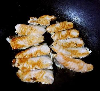 香煎黑胡椒三文鱼的做法图解8