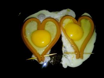 菜鸟级爱心煎蛋的做法步骤2