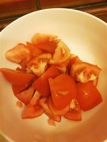 金针菇番茄蛋汤的做法步骤1