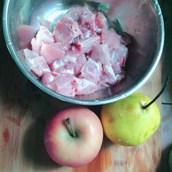 苹果雪梨排骨汤的做法步骤1