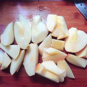 苹果雪梨排骨汤的做法步骤2