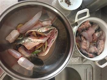 自家油泼水煮鱼的做法步骤2