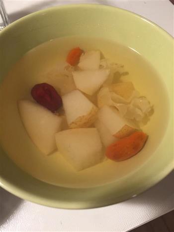 红枣枸杞银耳雪梨汤的做法步骤3