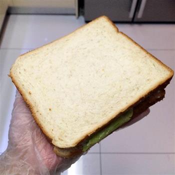 牛油果蔬菜培根三明治的做法图解7
