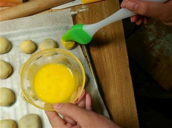 炼乳蛋黄果子的做法步骤6