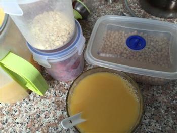 减肥餐-枸杞燕麦豆浆，杂蔬小炒的做法步骤1