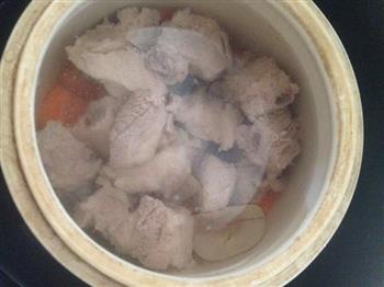 海底椰红萝卜炖排骨汤的做法步骤4