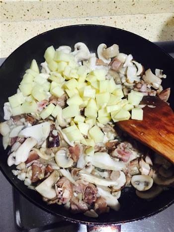 蘑菇鸡腿西红柿烩饭的做法步骤4