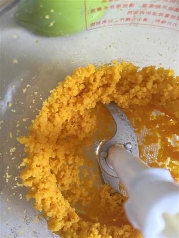广式蛋黄流沙包的做法步骤1