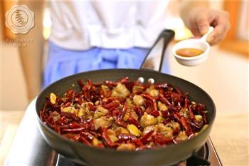辣子鸡丁-东方版感恩节炸鸡的做法步骤17