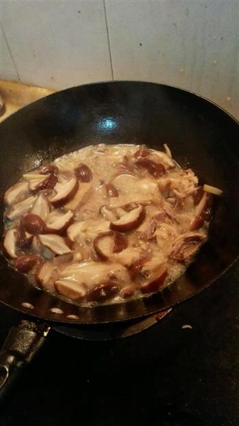 原汁原味健康好味道鲜蘑菇焖鸡的做法图解3